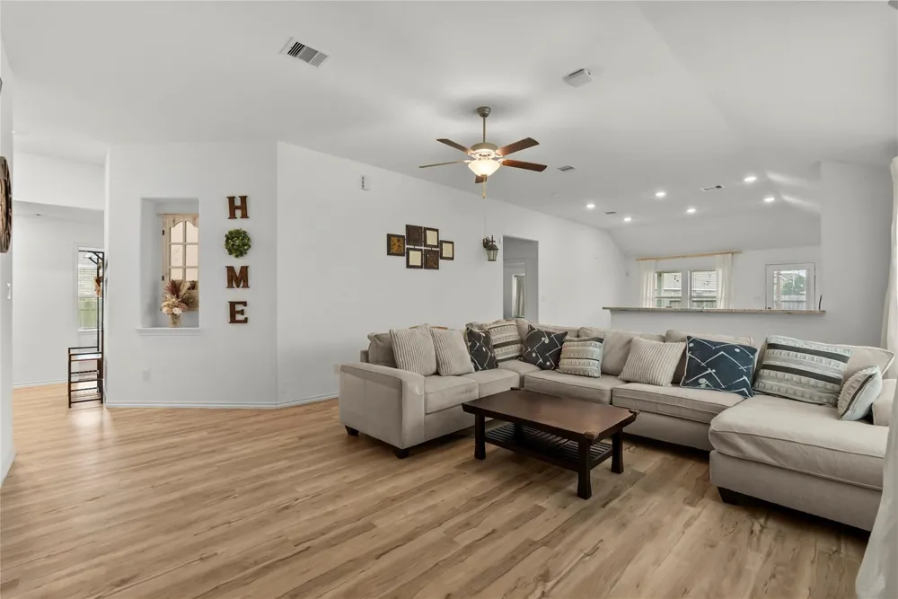 4331 Oakdale Mist Drive Dickinson, TX 77539