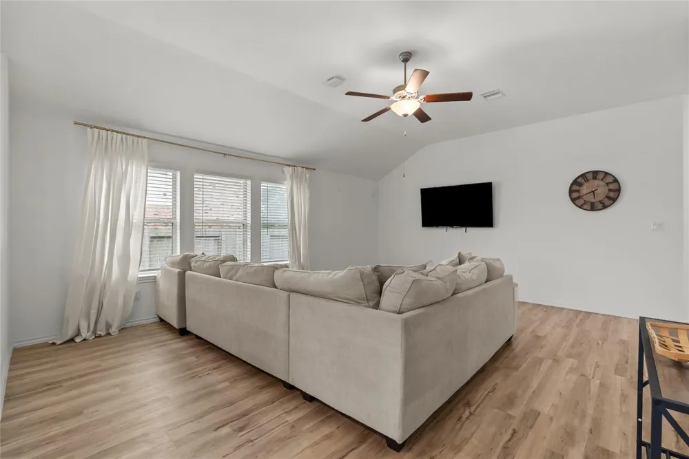 4331 Oakdale Mist Drive Dickinson, TX 77539