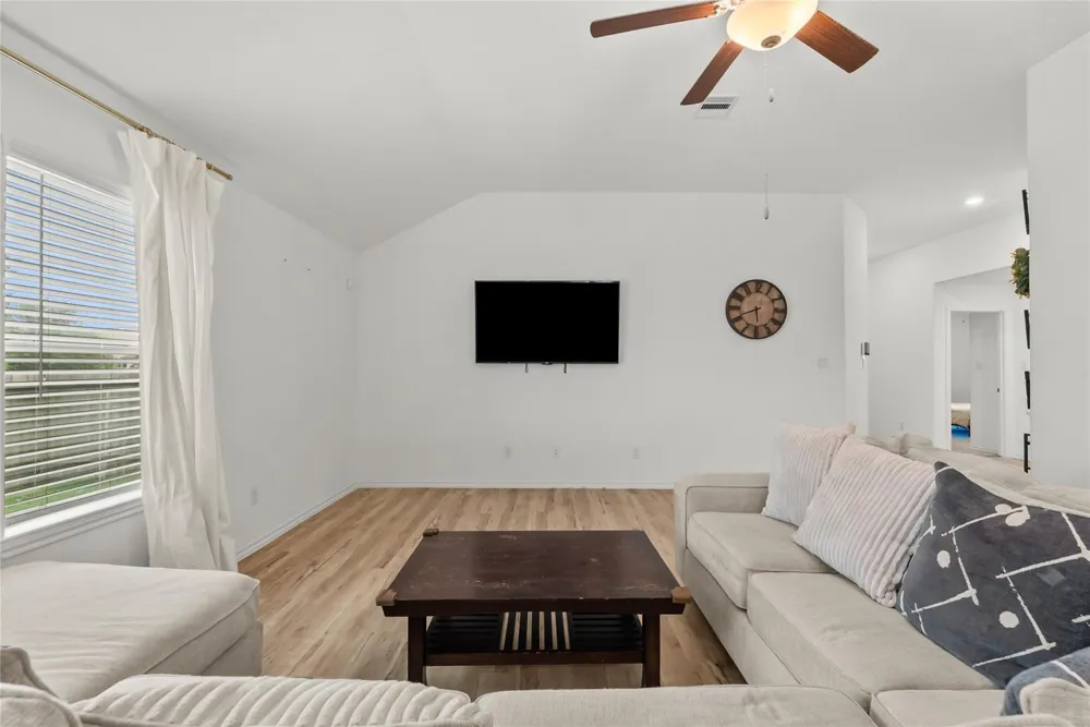 4331 Oakdale Mist Drive Dickinson, TX 77539