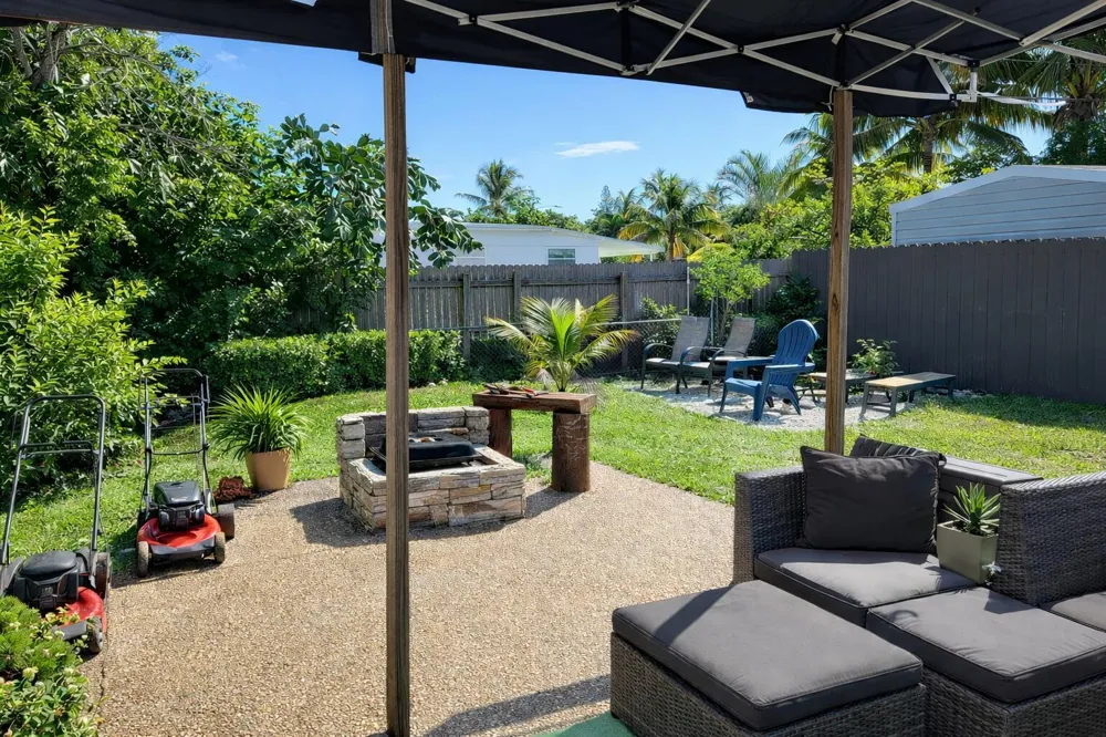 2330 NE 1ST AVENUE Pompano Beach, FL 33060
