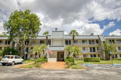 4822 ESEDRA COURT #206
