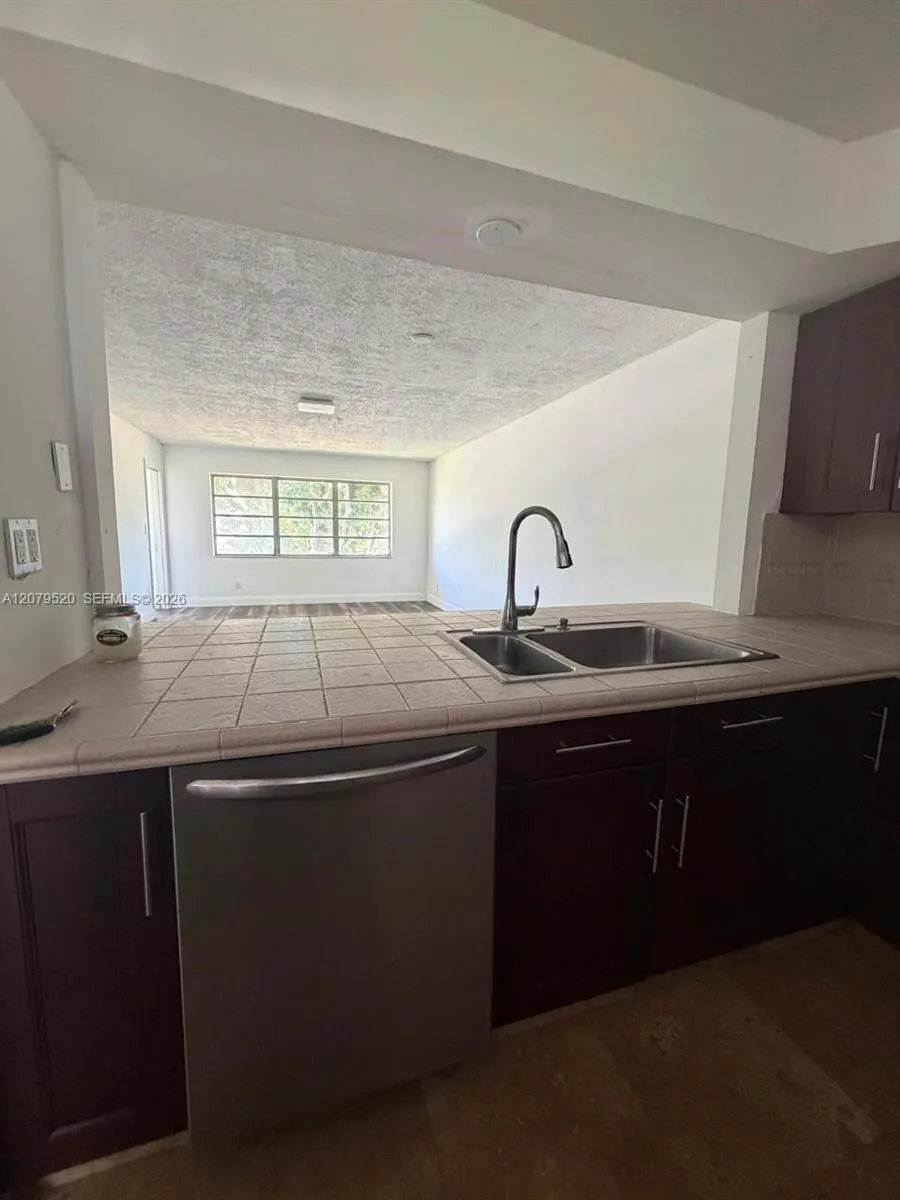 1400 NE 191st St #310 Miami, FL 33179