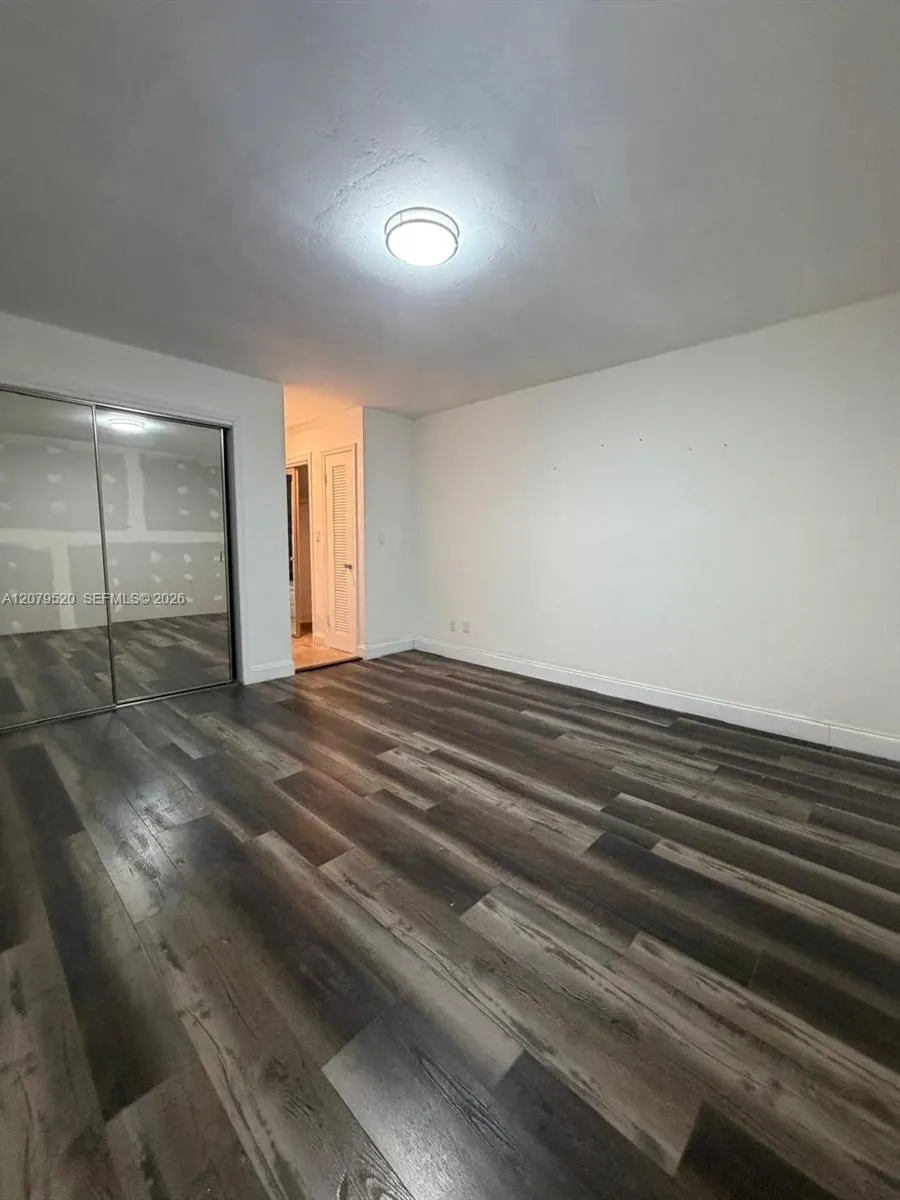 1400 NE 191st St #310 Miami, FL 33179