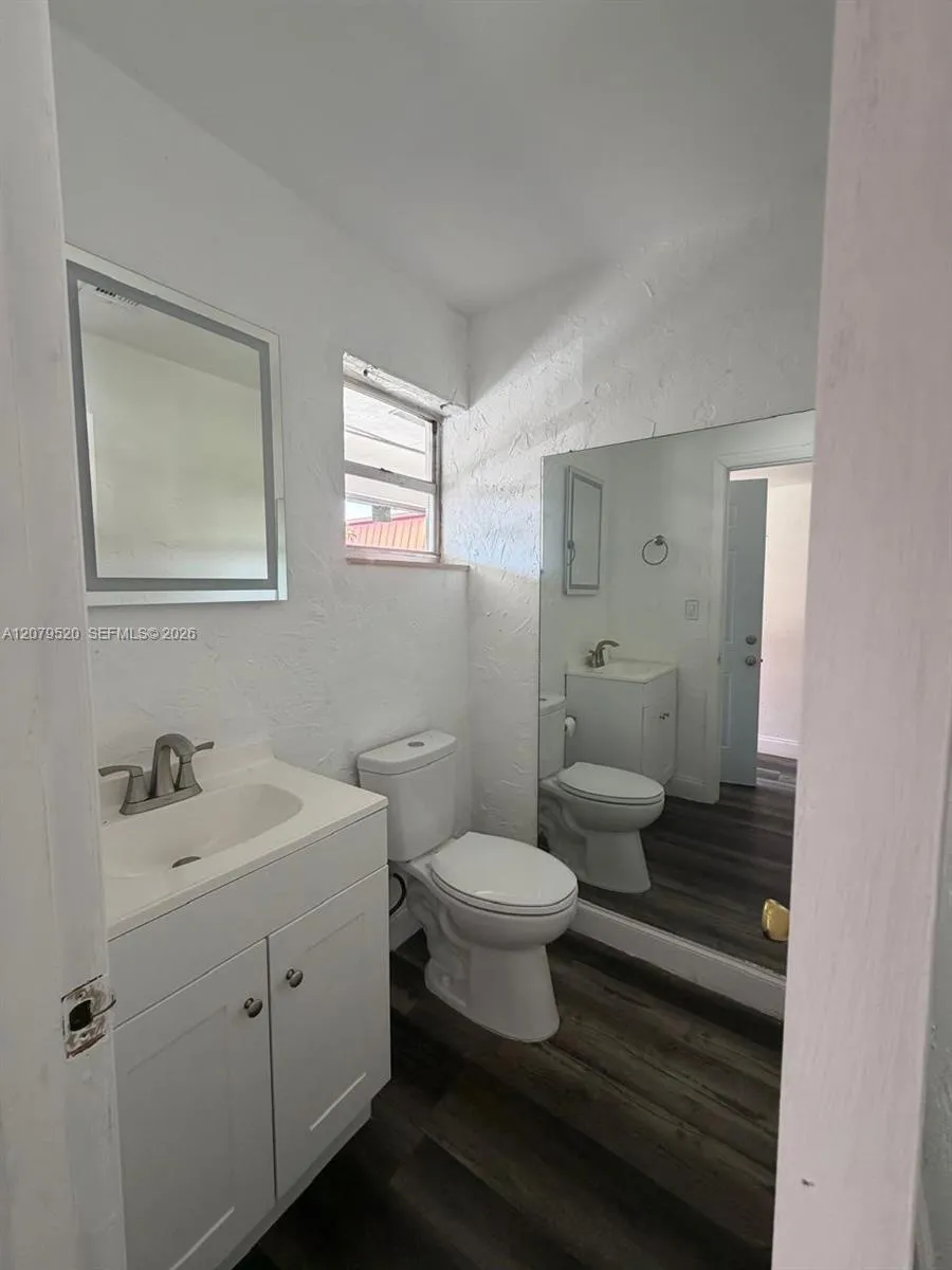 1400 NE 191st St #310 Miami, FL 33179