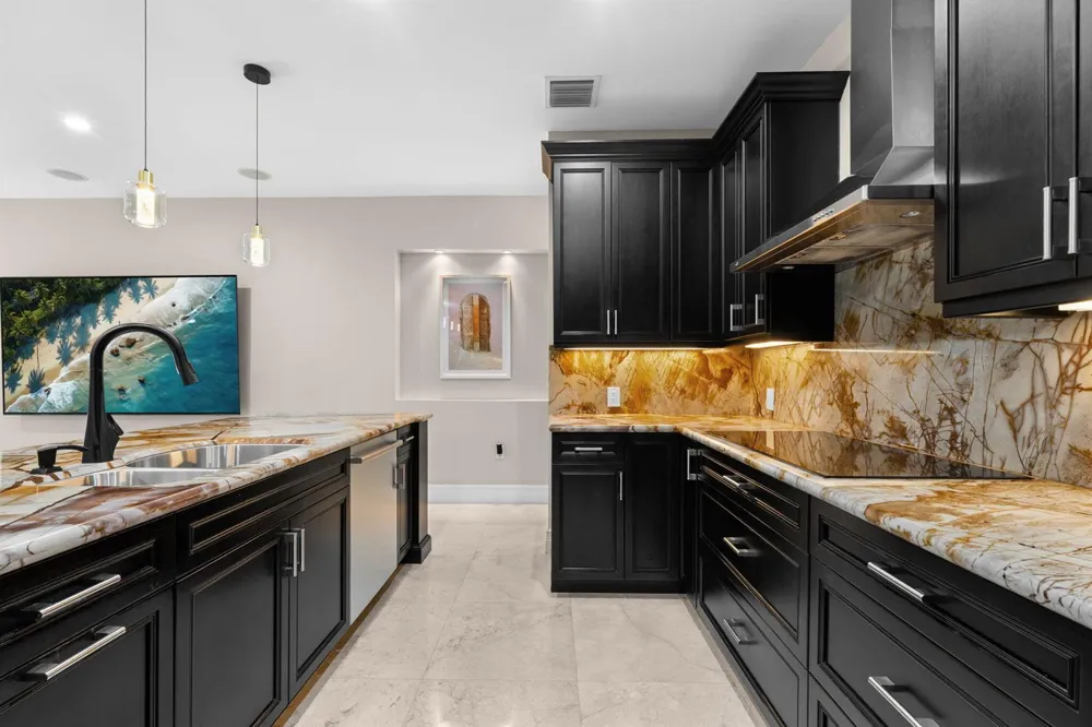 901 SE 6TH STREET Fort Lauderdale, FL 33301