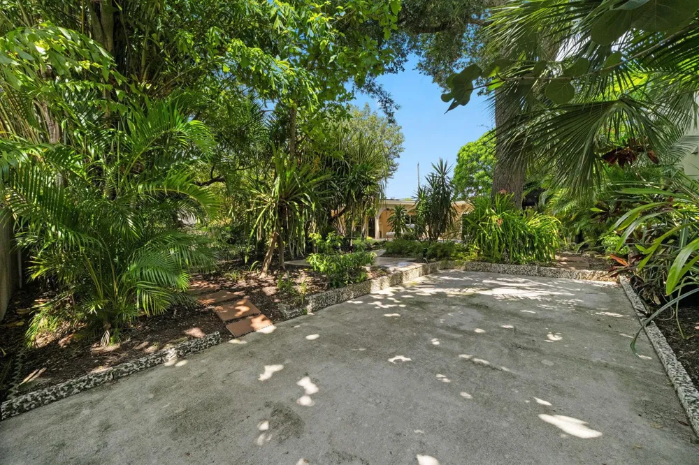 901 SE 6TH STREET Fort Lauderdale, FL 33301