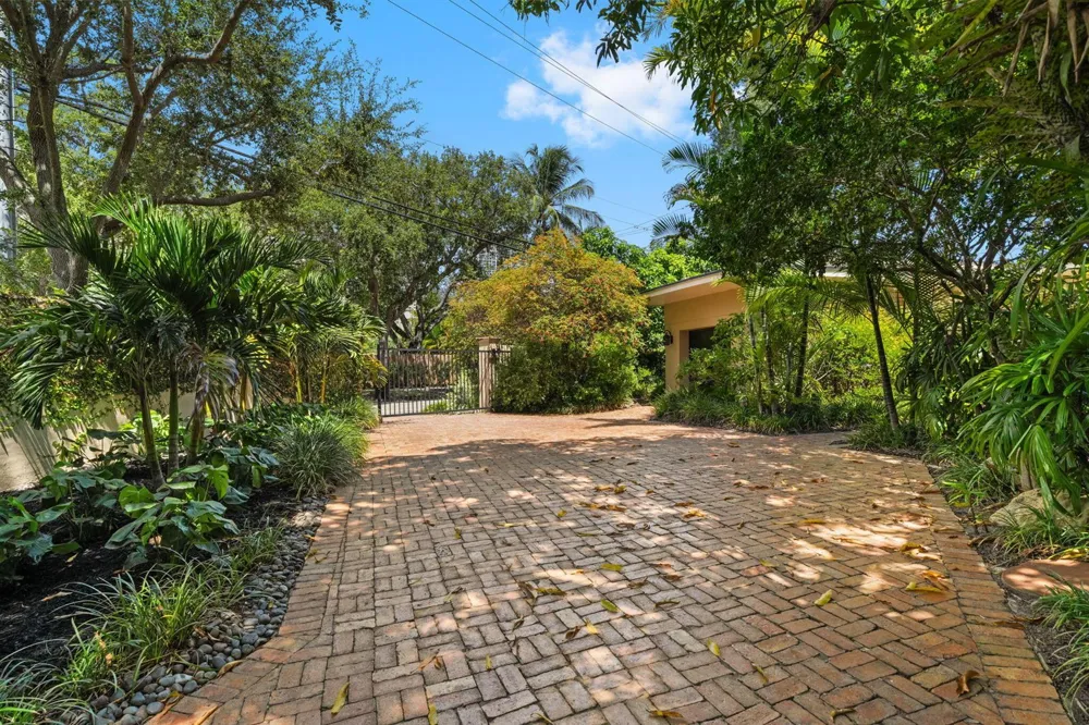 901 SE 6TH STREET Fort Lauderdale, FL 33301
