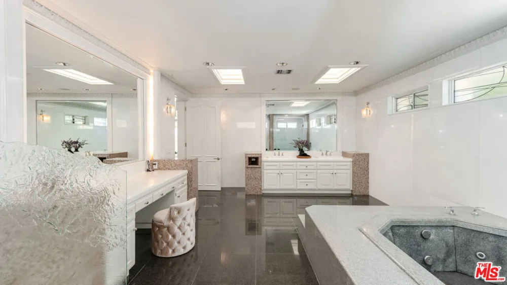 29000 Cliffside Drive Malibu, CA 90265