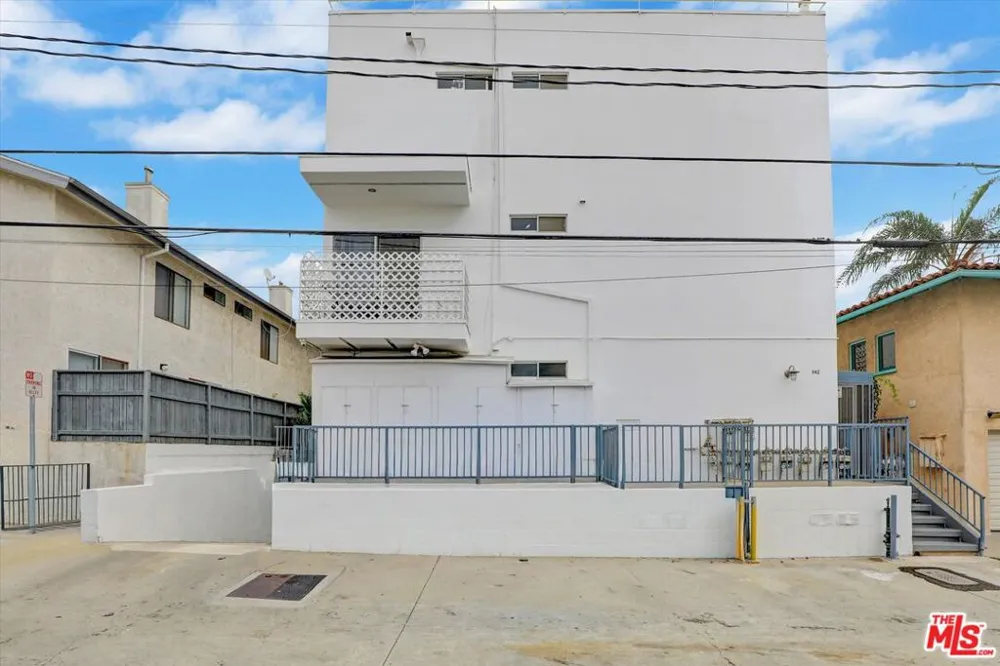 842 11th St #2 Santa Monica, CA 90403