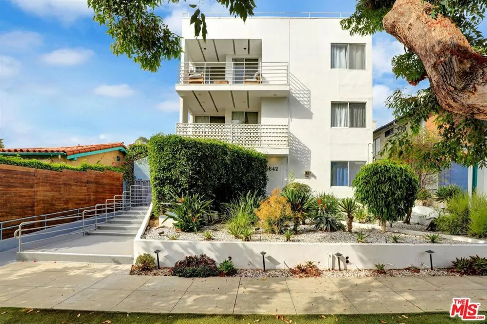 842 11th St #2 Santa Monica, CA 90403