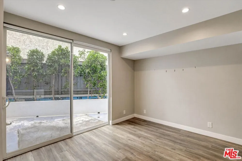 842 11th St #2 Santa Monica, CA 90403