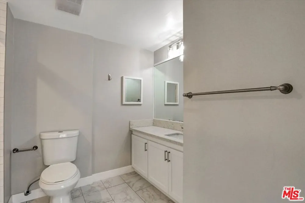 842 11th St #2 Santa Monica, CA 90403