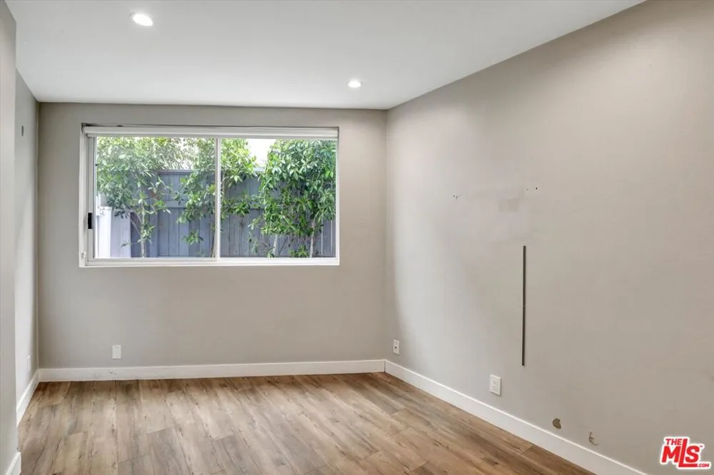 842 11th St #2 Santa Monica, CA 90403