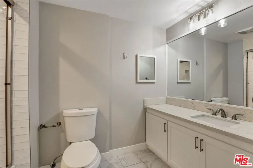 842 11th St #2 Santa Monica, CA 90403
