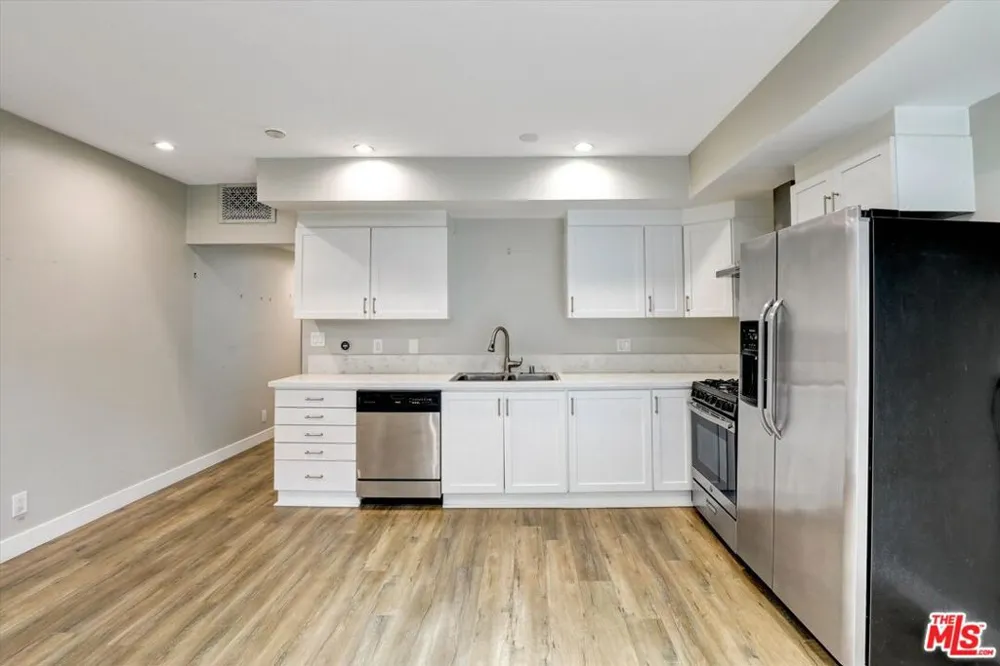 842 11th St #2 Santa Monica, CA 90403
