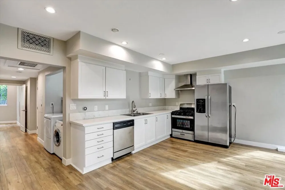 842 11th St #2 Santa Monica, CA 90403