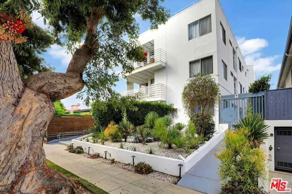 842 11th St #2 Santa Monica, CA 90403