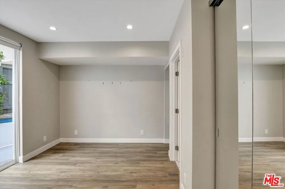 842 11th St #2 Santa Monica, CA 90403