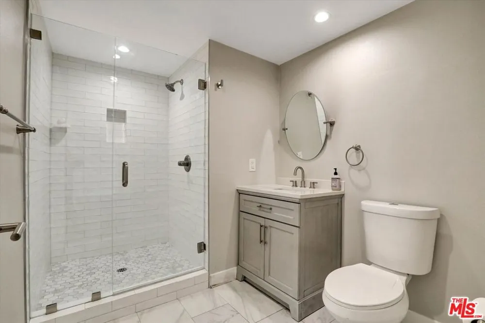 842 11th St #2 Santa Monica, CA 90403