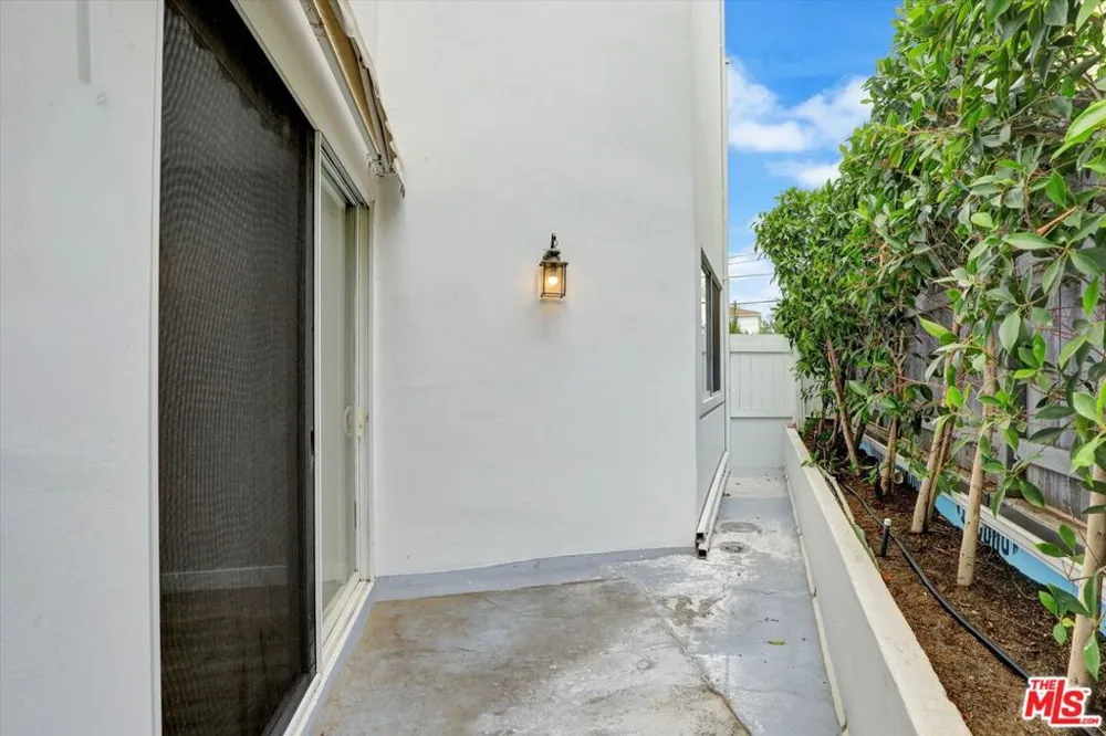842 11th St #2 Santa Monica, CA 90403
