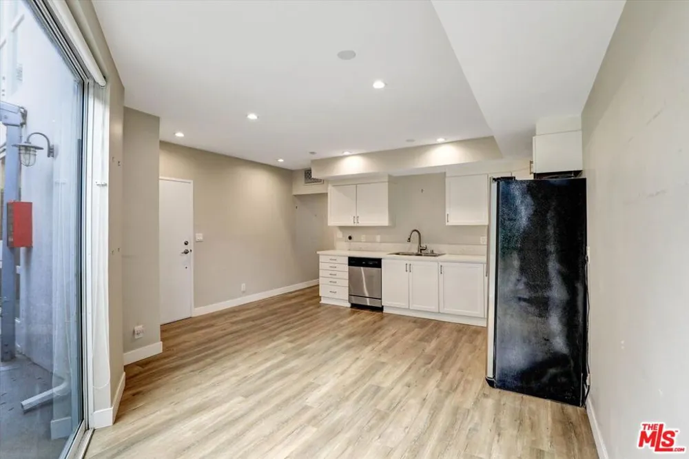 842 11th St #2 Santa Monica, CA 90403