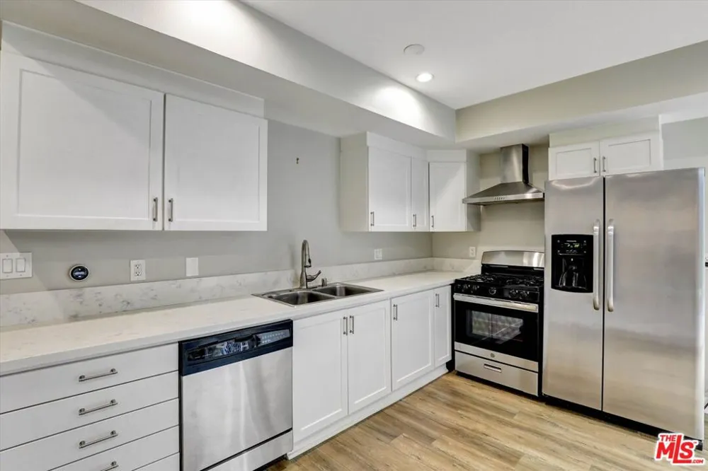 842 11th St #2 Santa Monica, CA 90403