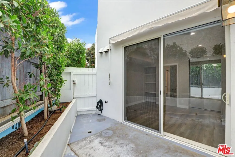 842 11th St #2 Santa Monica, CA 90403