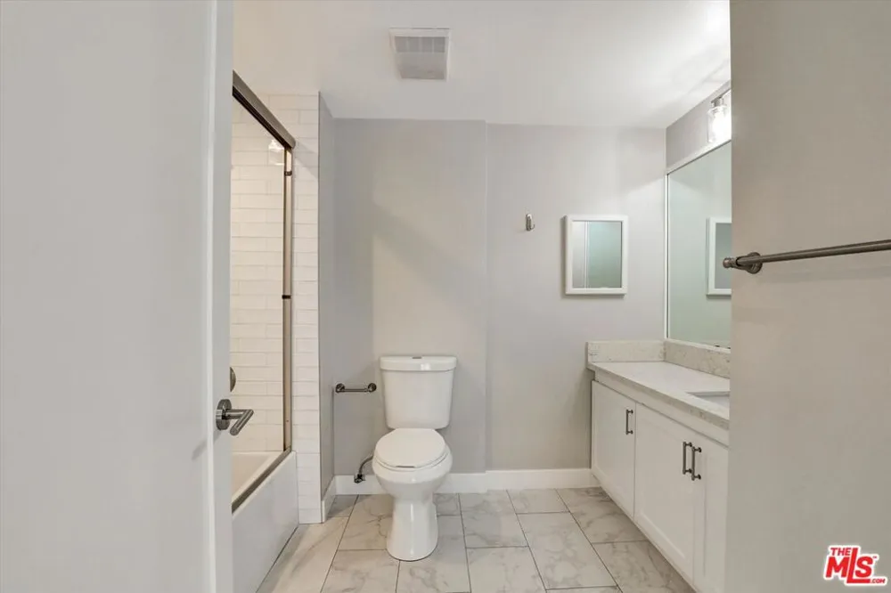 842 11th St #2 Santa Monica, CA 90403