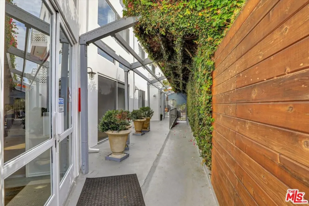 842 11th St #2 Santa Monica, CA 90403