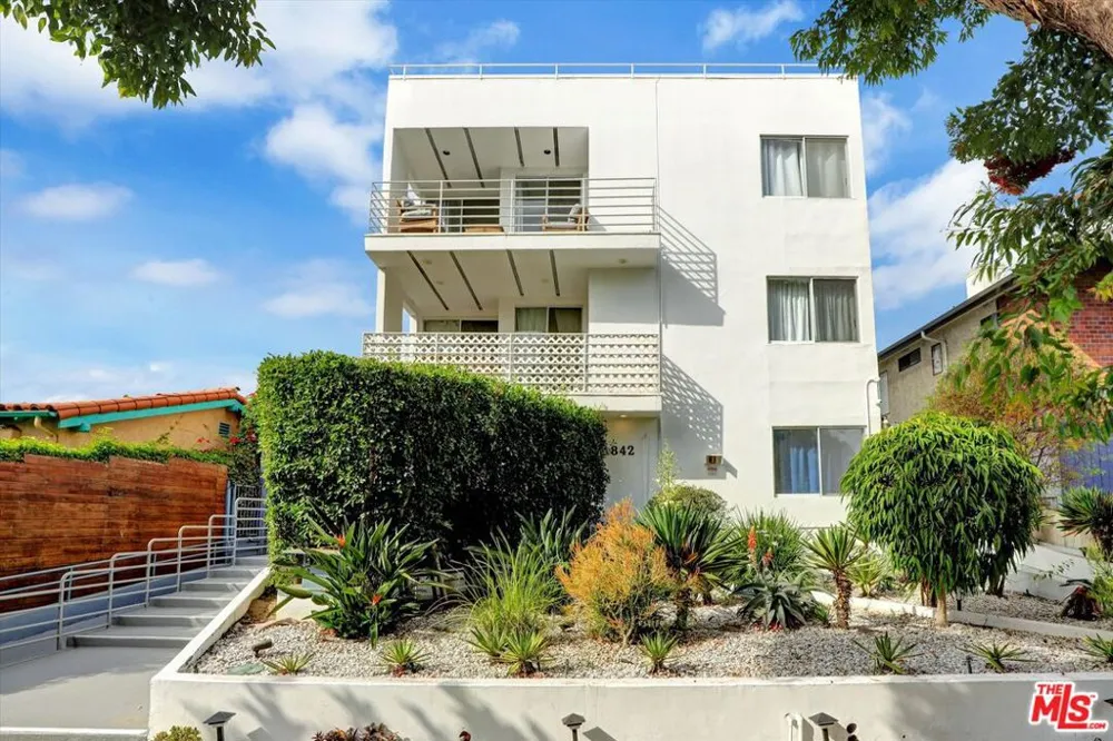 842 11th St #2 Santa Monica, CA 90403