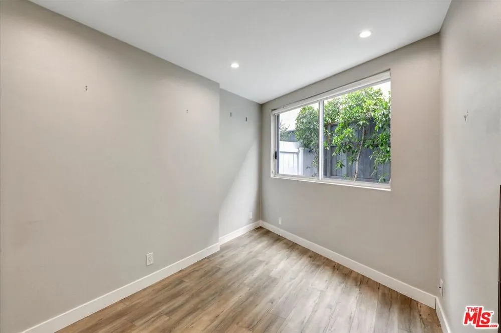 842 11th St #2 Santa Monica, CA 90403