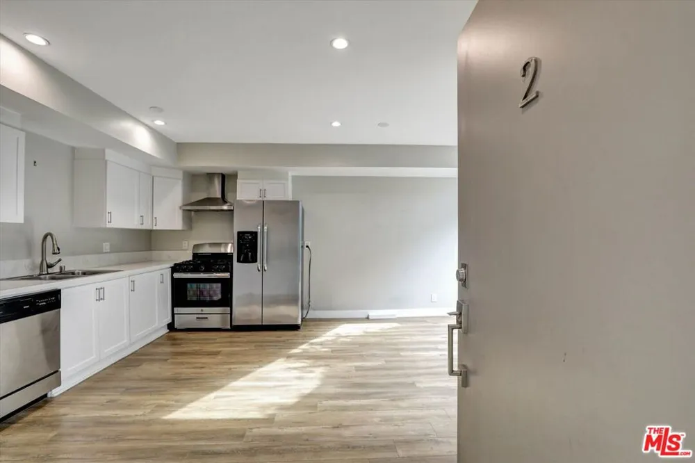 842 11th St #2 Santa Monica, CA 90403