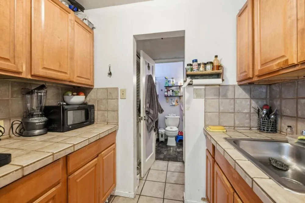 3050 Davis Street Oakland, CA 94601