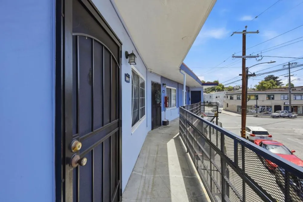 3050 Davis Street Oakland, CA 94601