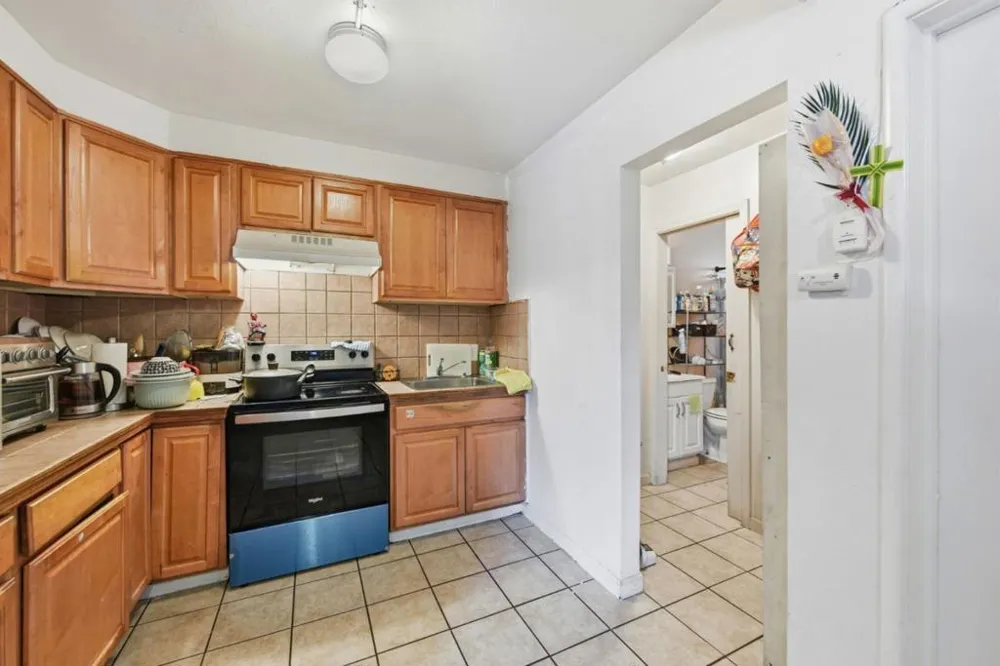 3050 Davis Street Oakland, CA 94601
