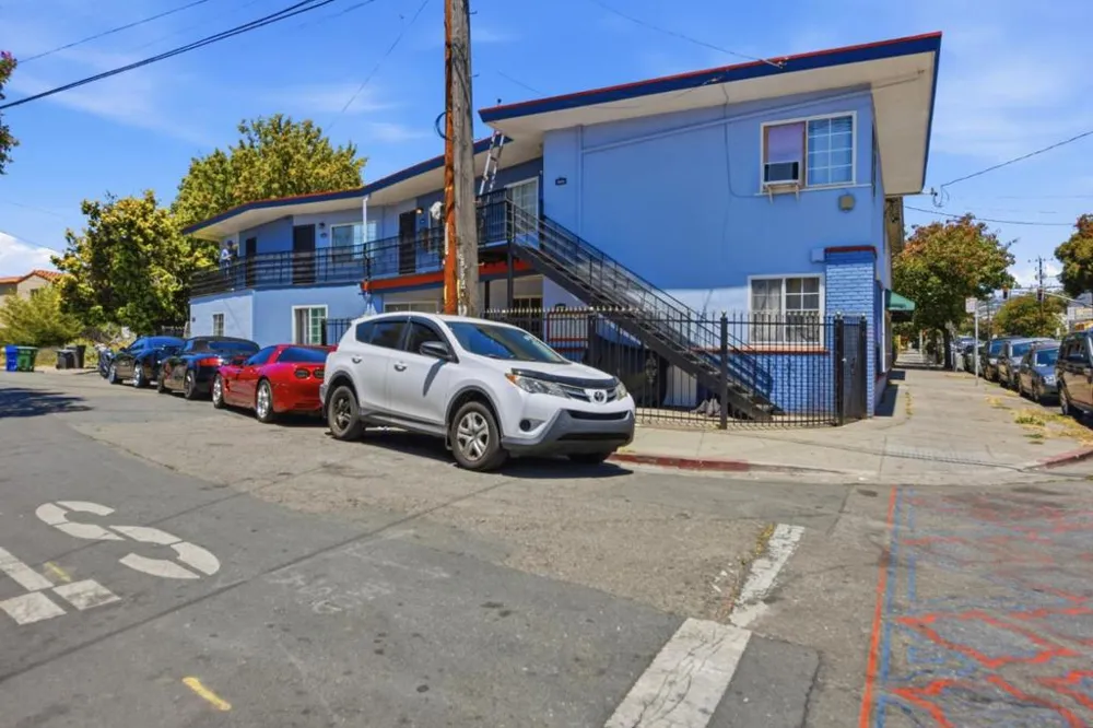 3050 Davis Street Oakland, CA 94601