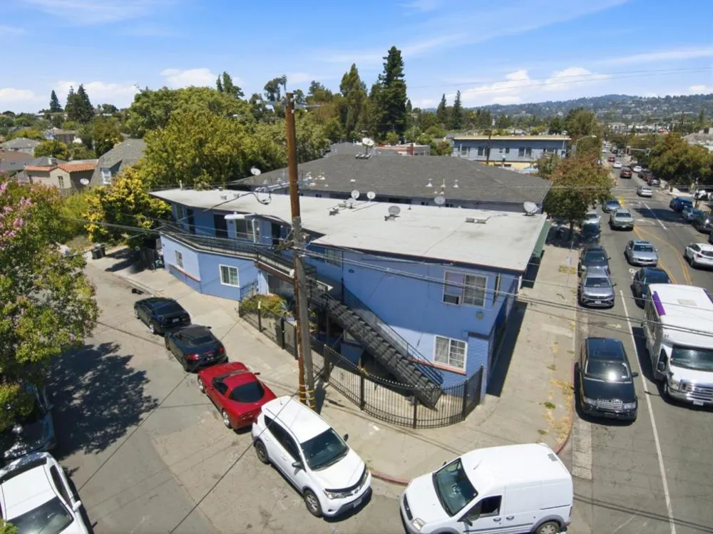 3050 Davis Street Oakland, CA 94601