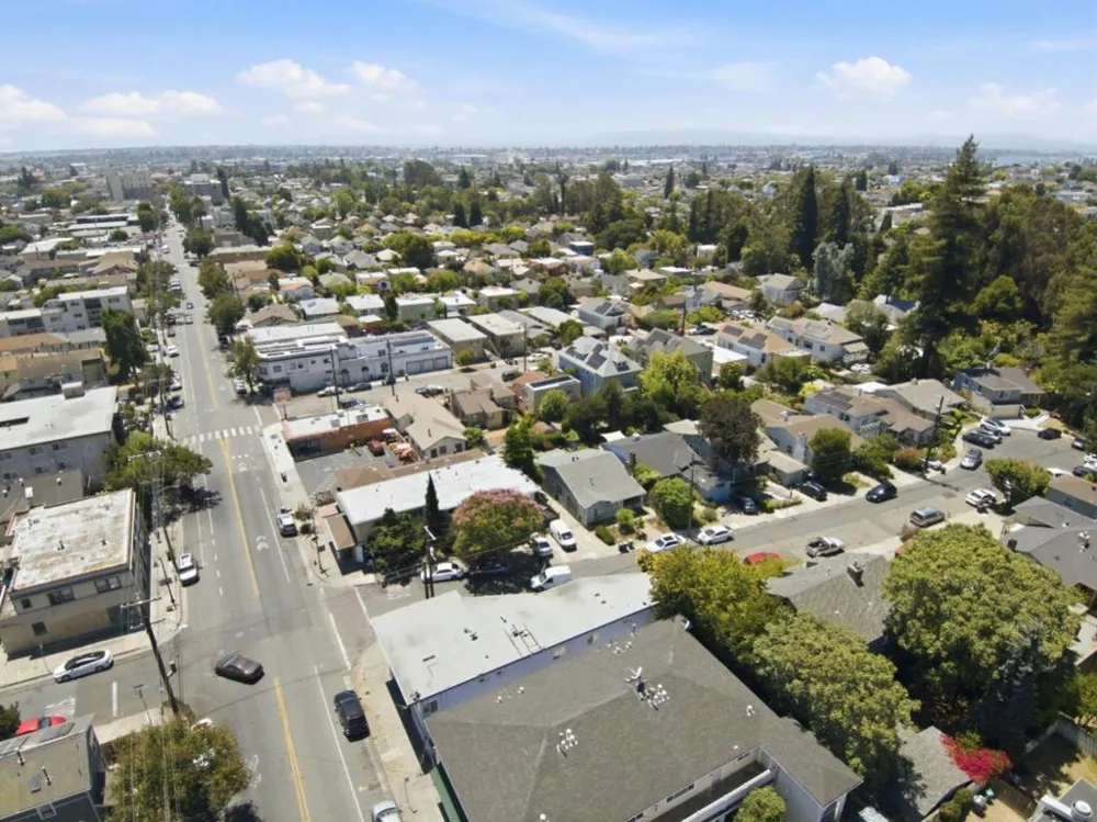3050 Davis Street Oakland, CA 94601