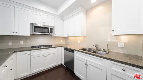 1050 HOLT AVENUE #403