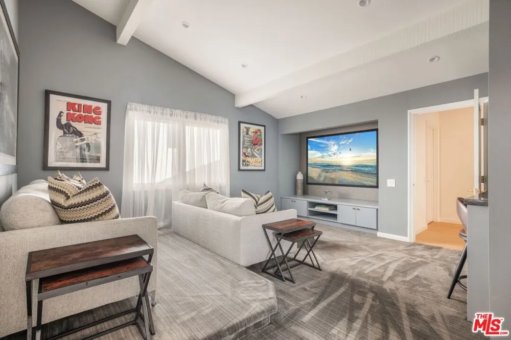 1736 Michael Lane Pacific Palisades, CA 90272