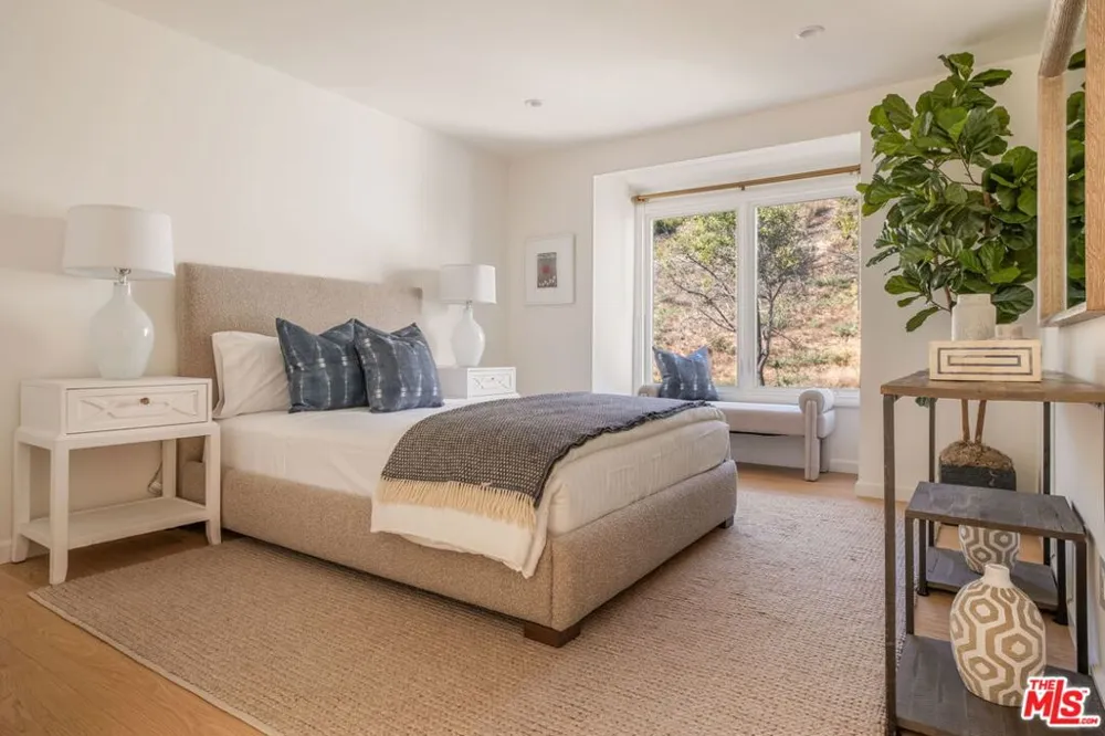 1736 Michael Lane Pacific Palisades, CA 90272