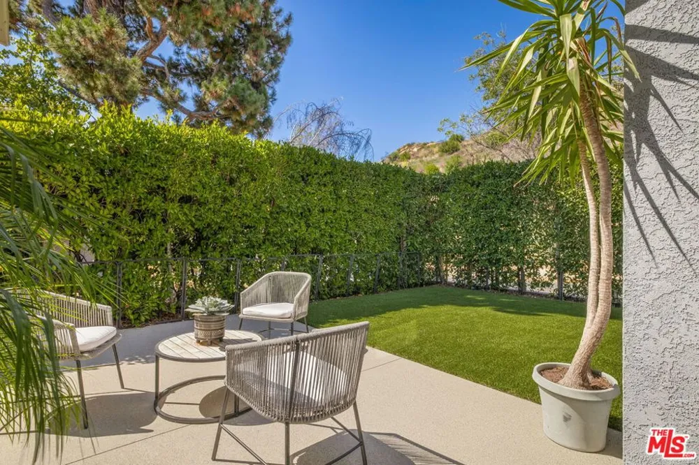 1736 Michael Lane Pacific Palisades, CA 90272