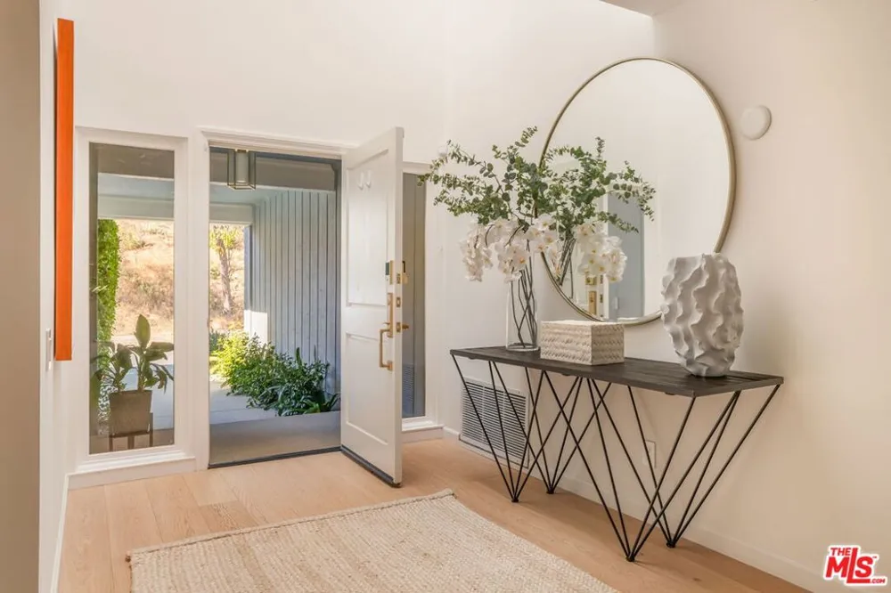 1736 Michael Lane Pacific Palisades, CA 90272