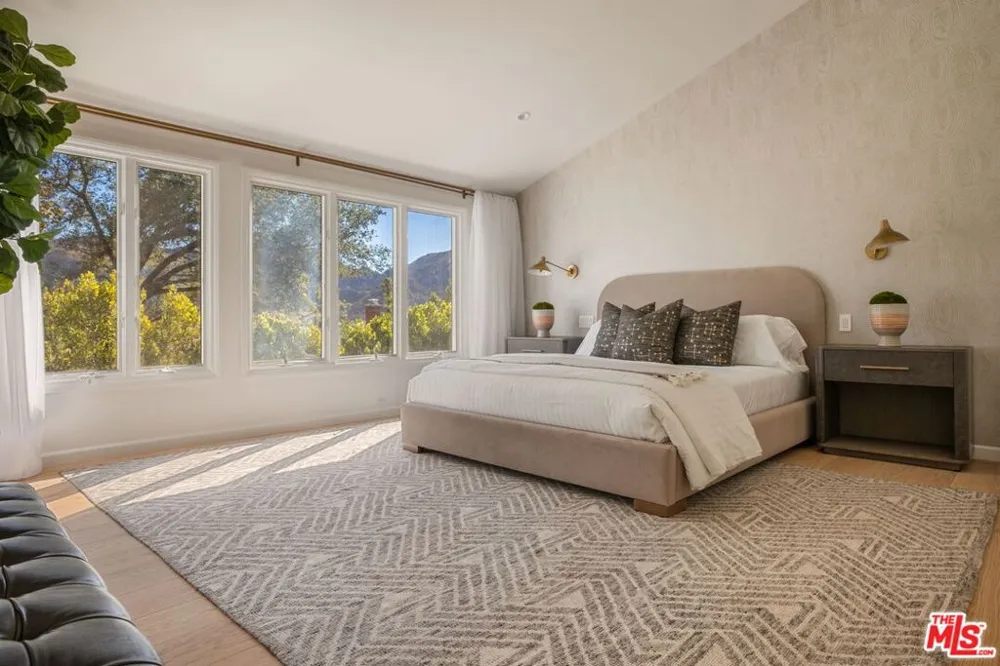 1736 Michael Lane Pacific Palisades, CA 90272