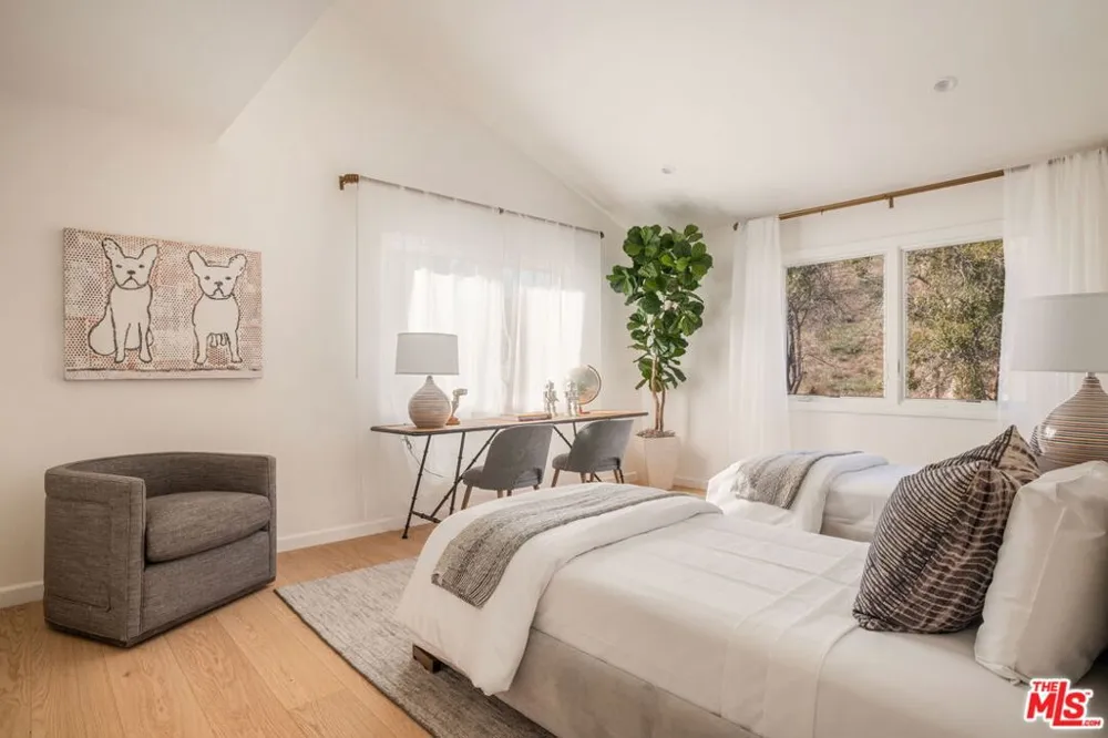 1736 Michael Lane Pacific Palisades, CA 90272