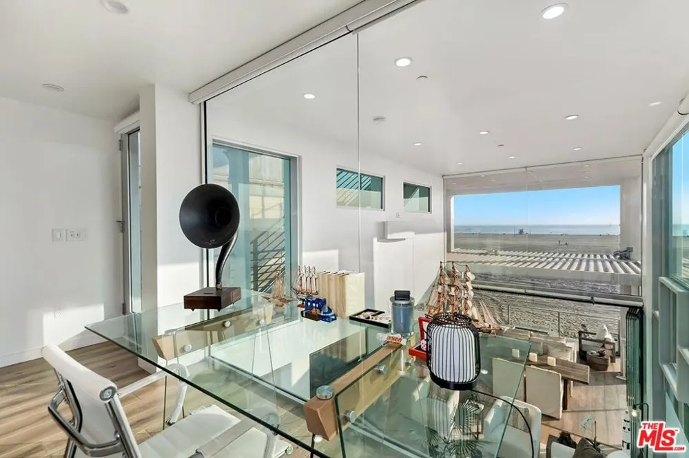 1255 Palisades Beach Road Santa Monica, CA 90401