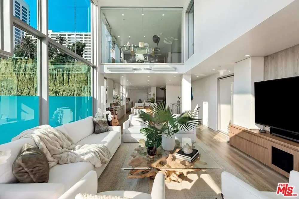 1255 Palisades Beach Road Santa Monica, CA 90401