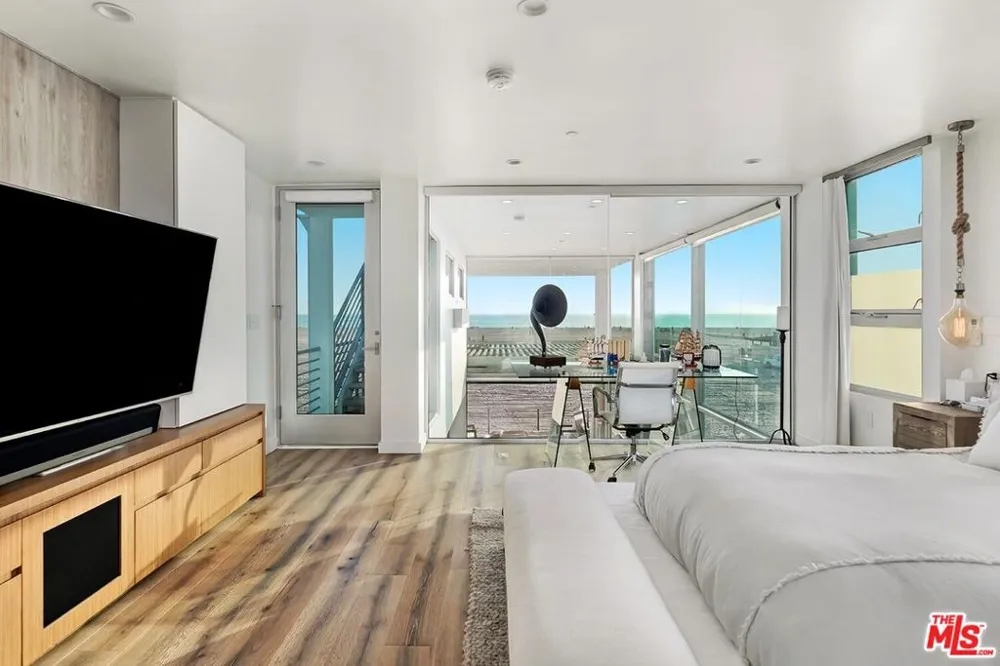 1255 Palisades Beach Road Santa Monica, CA 90401