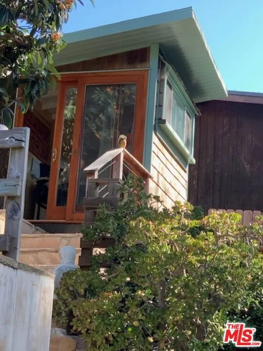 19770 Grand View Drive Topanga, CA 90290