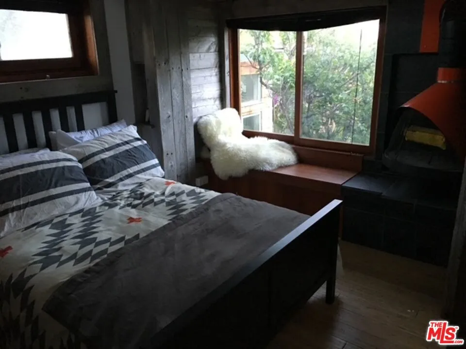 19770 Grand View Drive Topanga, CA 90290